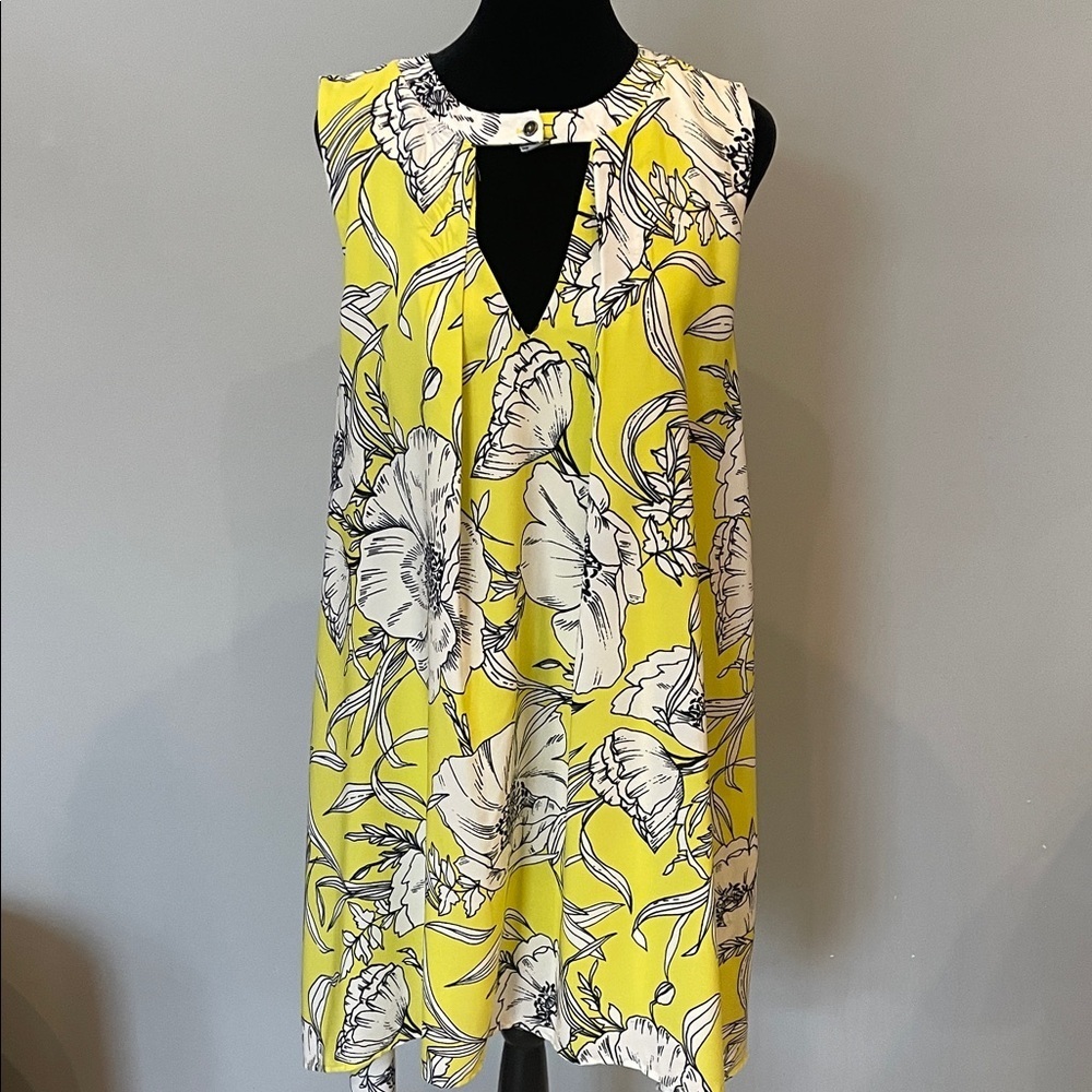 Sleeveless Yellow Floral Keyhole Dress